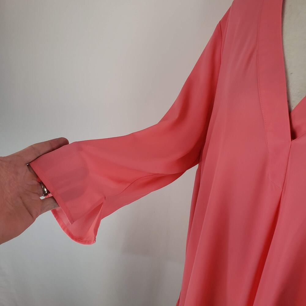 NWT Eloquii Flowy Sheer Deep V-Neck Long Sleeve Rounded Shirttail Hem Top 20 - Picture 8 of 15